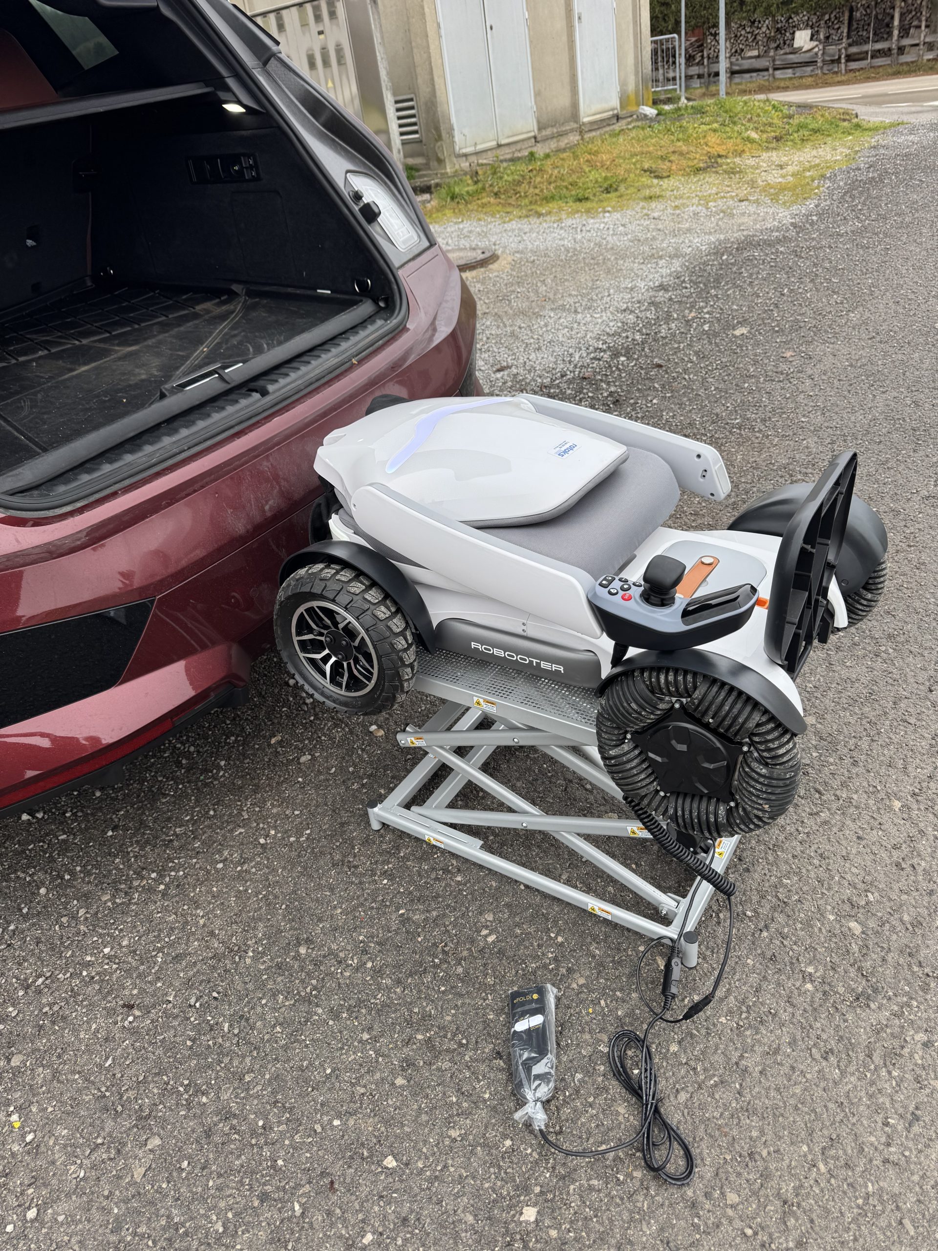 EFOLDI Lifter dvigalo za nalaganje lahkih skuterjev in vozičkov v avto - slika 9